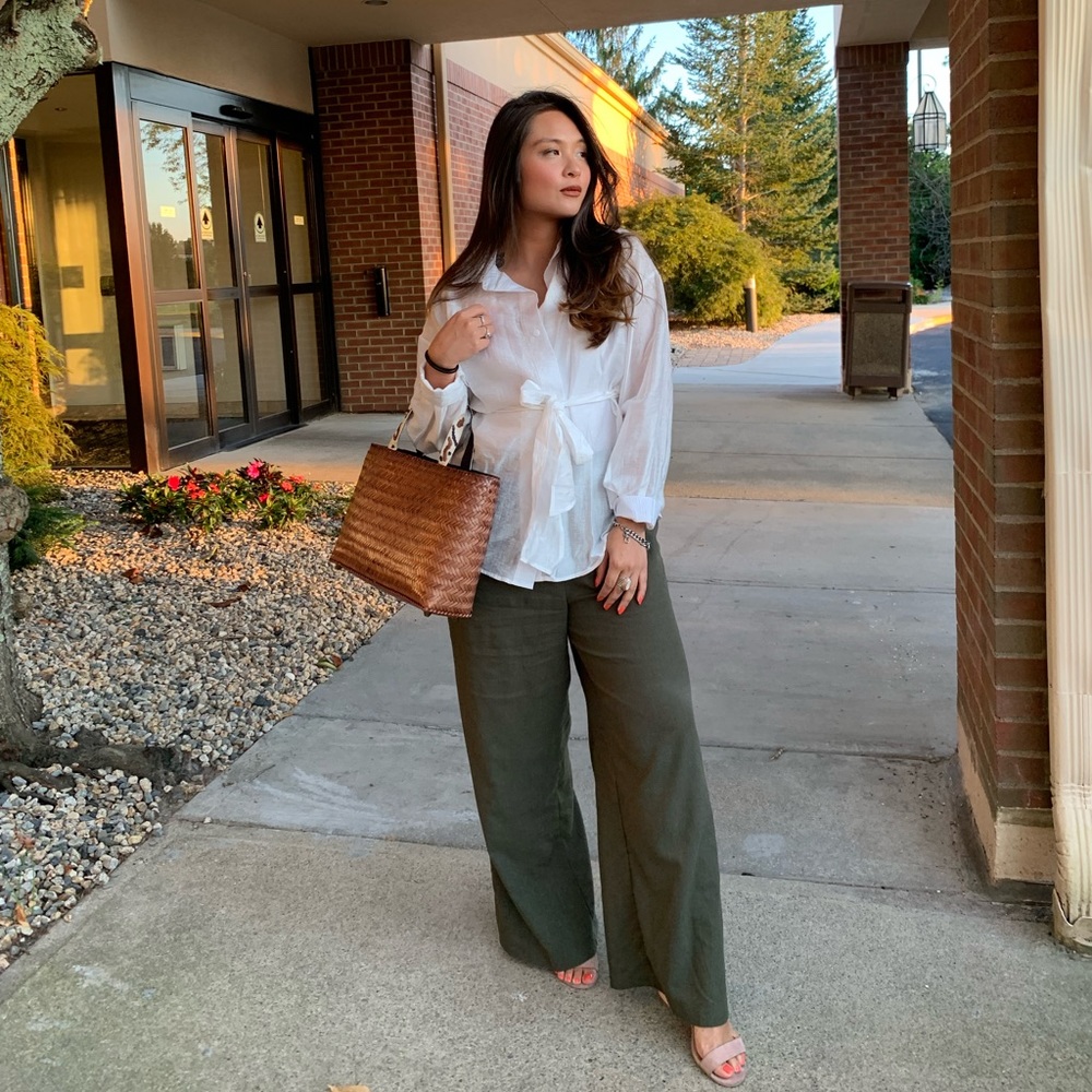 WHITE BLOUSE - CLASSY & TIMELESS
